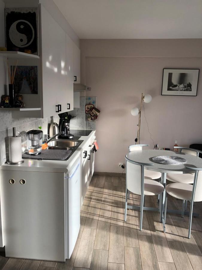 Shiny Nice Studio At Ostend Apartment Exterior photo