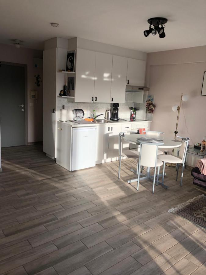 Shiny Nice Studio At Ostend Apartment Exterior photo